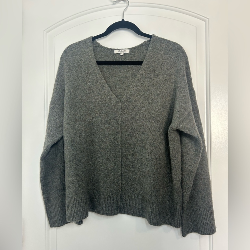 Madewell Grey Wool Blend Oversized Boxy Fit V Neck Sweater size Medium NS2501